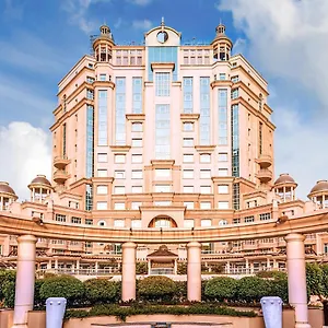 Swissotel Al Murooj Hotell